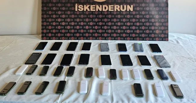 İskenderun’da Gümrük Kaçağı 38 Cep Telefonu Ele Geçirildi