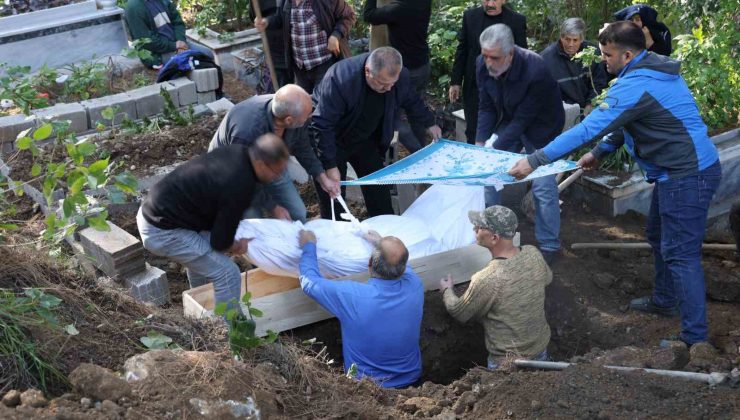 İskenderun’da katledilen anne ve iki çocuğu yan yana toprağa verildi