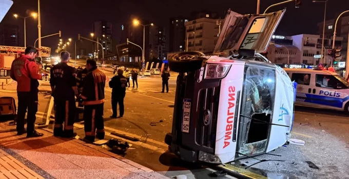 Mersin’de Ambulans ile Otomobil Çarpıştı: 7 Yaralı