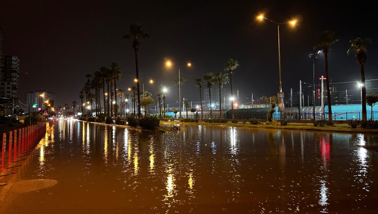 İskenderun’da yağmur sonrası bildik manzaralar