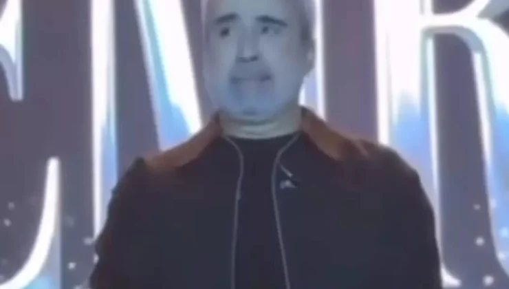 Tanınmaz hale gelen Emrah sahnede hüngür hüngür ağladı: Son hali şaşırttı