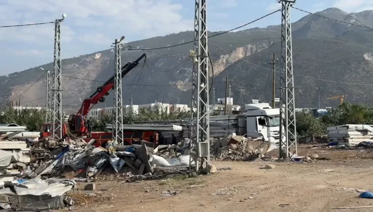 İskenderun’da Konteyner Kentte Boşaltma Süreci Başladı