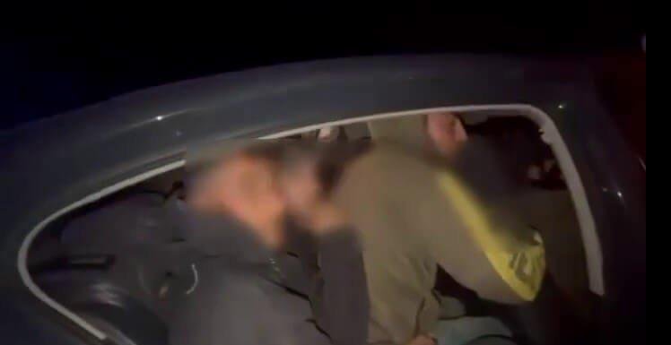 Otomobilin içinden 10 kaçak göçmen çıktı: 1 tutuklama!